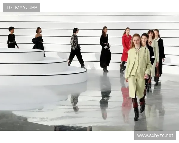 赵雅淇被拍到深夜现身私人会所，穿高定拎爱马仕，这排场比一线女星还高调