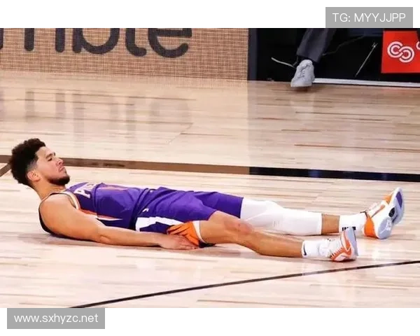 德文·布克的日常像豪门开趴，保镖超跑名表随手一摆，刷完我只想搬家