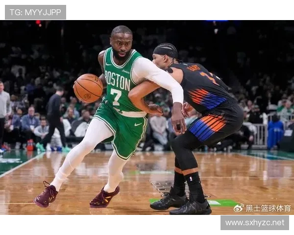 杰伦·布朗突破拉开攻防节奏提升球队关键时刻得分效率